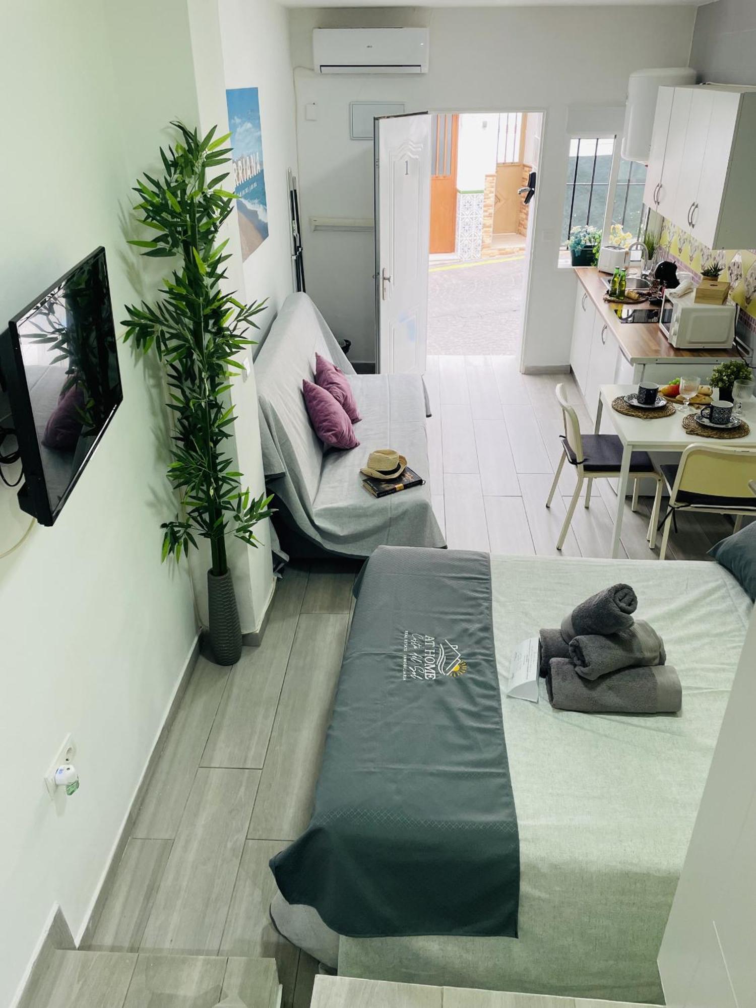 Estudio Jimena Burriana En El Centro De 네르하 외부 사진